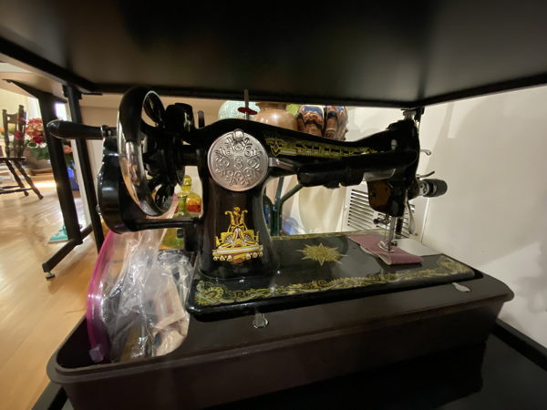 Antique Singer Hand Crank Sewing Machine